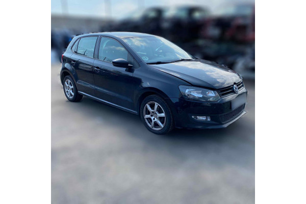 01077  VOLKSWAGEN POLO (6R1)  Advance