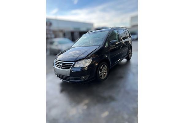 01369  VOLKSWAGEN TOURAN (1T2)  Advance