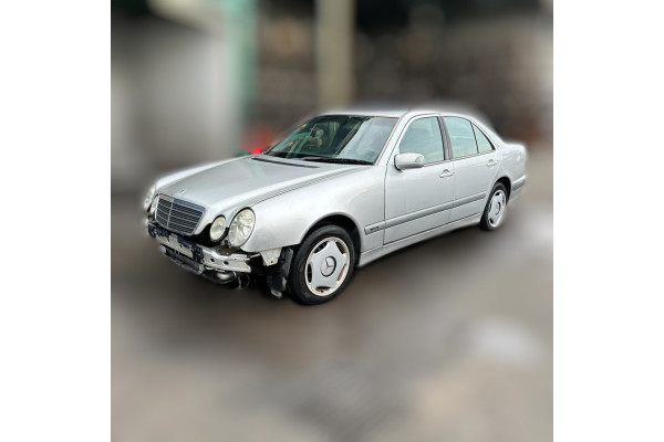 01404  MERCEDES-BENZ CLASE E (BM 210) BERLINA  OM612961