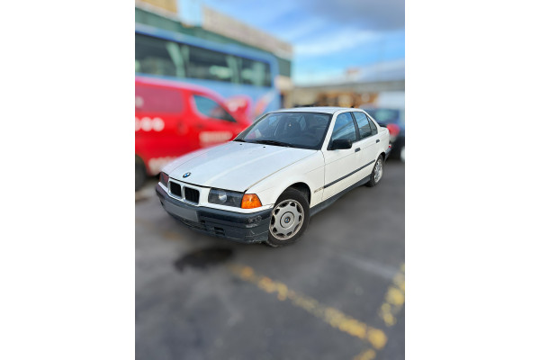 01364  BMW SERIE 3 BERLINA (E36)  316i