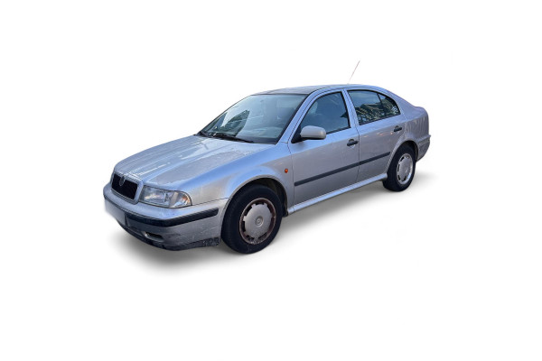 01592  SKODA OCTAVIA BERLINA (1U2)  AKL