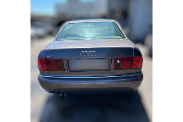 01441  AUDI A8 (D2)  AKE