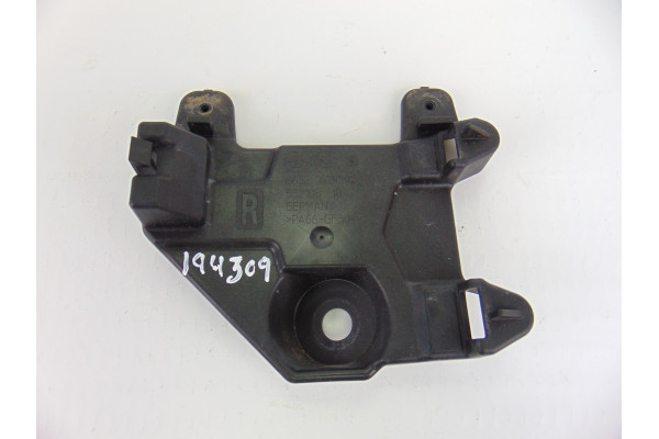 MOLDURAS TRASERAS| BMW- N20B20A|6632679592803 GUIA PARAGOLPES TRASERA CENTRAL LADO DERECHO - 2012