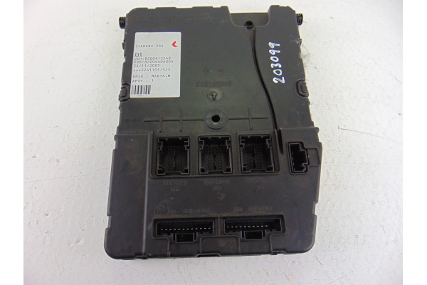 CAJA RELES / FUSIBLES| RENAULT- K4MD8|8200412548 8200440600A  - 2005