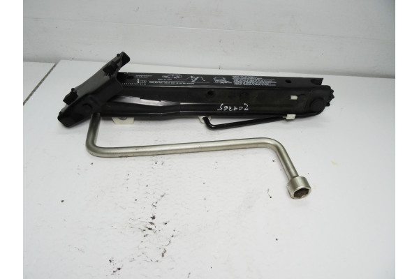 GATO| BMW- 3.0 I 231CV 2979CC|1095396 LLAVE RUEDA 109583119 - 2000